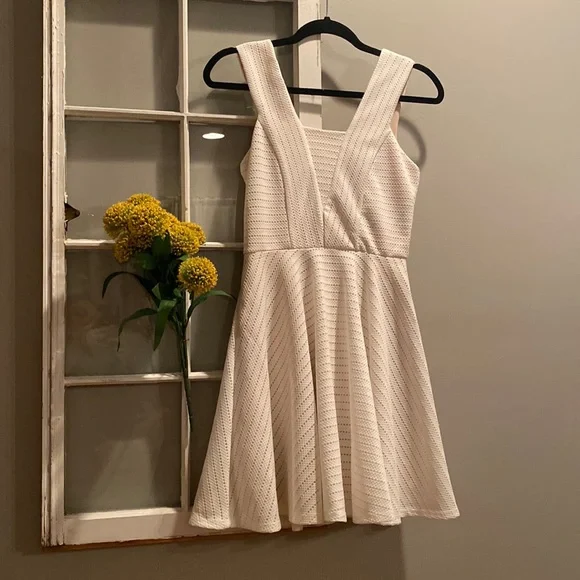 Alya White Wedding Perforated Texture A Line Mini Dress. Few Frayed Seams - Picture 1 of 9